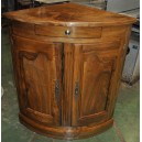 Encoignure en noyer massif 2 portes cintrée de style Louis Philippe