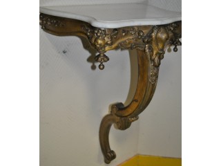 Petite console murale ancienne en bois dor&eacute; style L XV