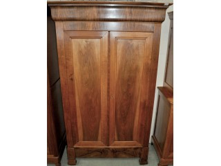 Petite armoire dite "de bonne" en noyer