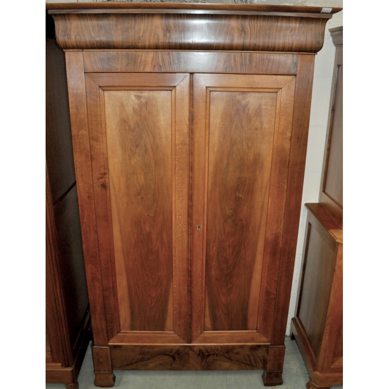 Petite armoire dite "de bonne" en noyer