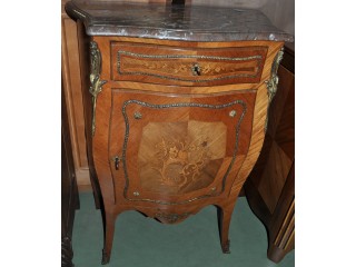 Petit meuble d'appui marqueté Louis XV