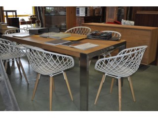 Table neuve rectangulaire design Italien