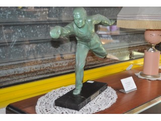 R&eacute;gule ancien d'un jouer de boule patine verte