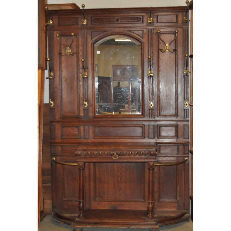 Grand vestiaire d'entr&eacute;e en ch&ecirc;ne massif 