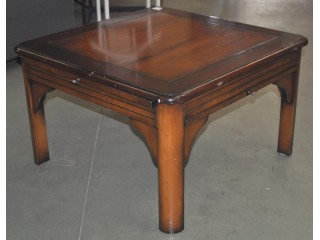 Petite table basse carrée de salon en merisier